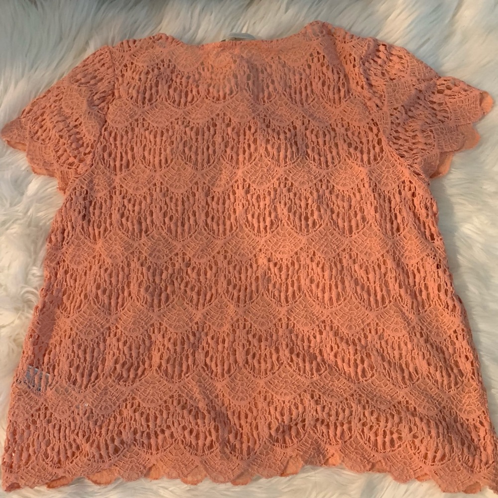 Women’s Peach crochet shirt sleeve shirt.